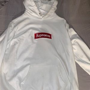 Selling my all white supreme hoodie 400$ good condition. I don’t wear it anymore